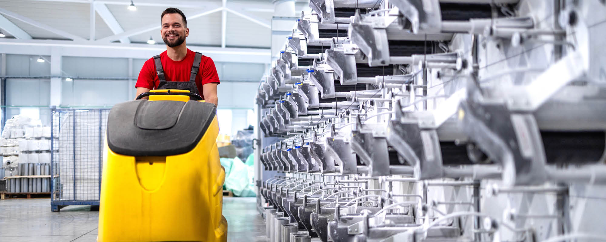 pulizia professionale in magazzino industriale